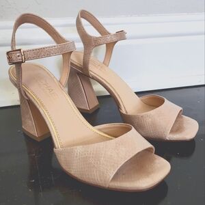 Michael Shannon Nude Block Heel Sandals Ankle Strap Open Toe Size 6